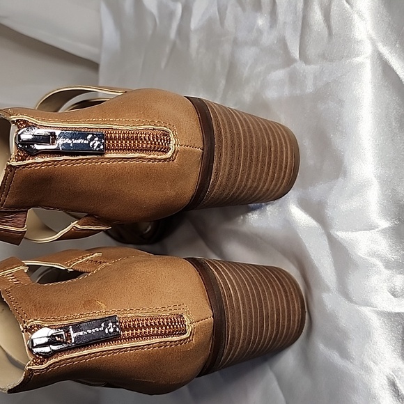 NIB- Jessica Simpson Strappy Cognac Sandal - Picture 4 of 5